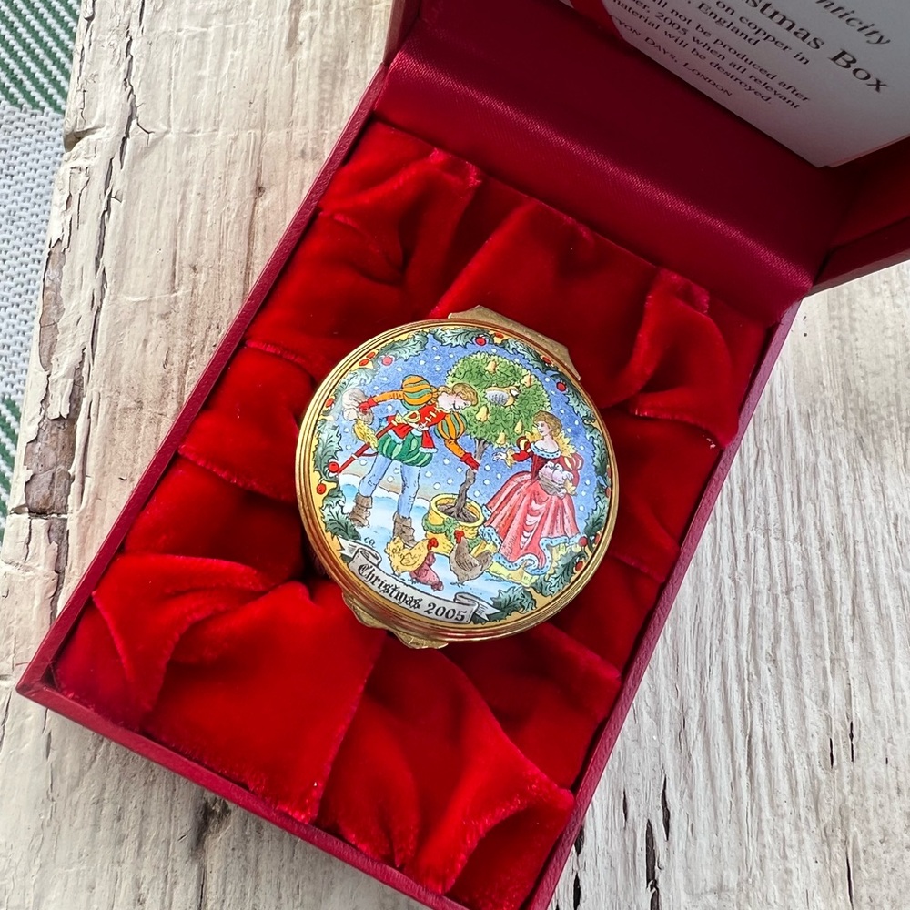 Rare Halcyon Christmas Trinket Box from 2005 excellent condition. Discontinued.